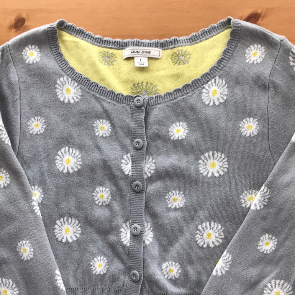 Front button cropped cardigan sweater